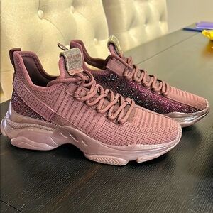 Stylish Steve Madden Sneakers in Maroon